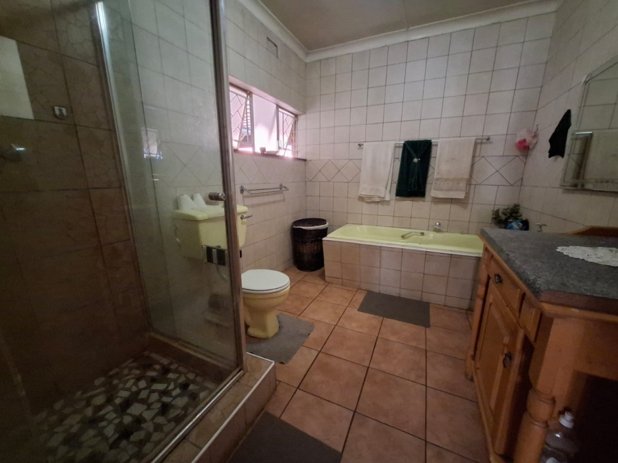 6 Bedroom Property for Sale in Uitsig Free State